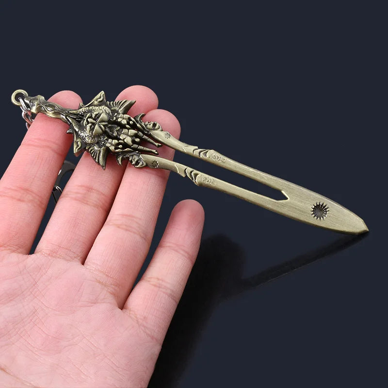 Game God of War 5 Ragnarok Key Chain Kratos Ares Thor's Hammer Blades of Exile Leviathan Axe Weapon Keychain for Men Jewelry